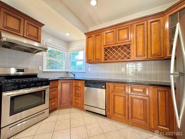 69 Mercer Street, Metuchen, NJ 08840