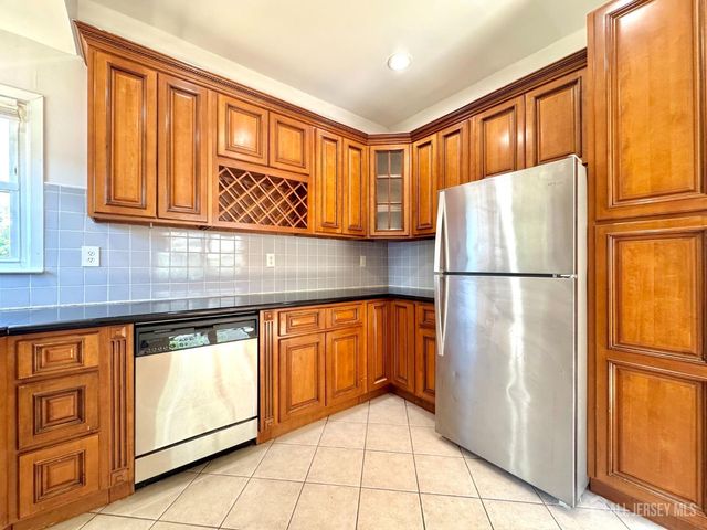 69 Mercer Street, Metuchen, NJ 08840