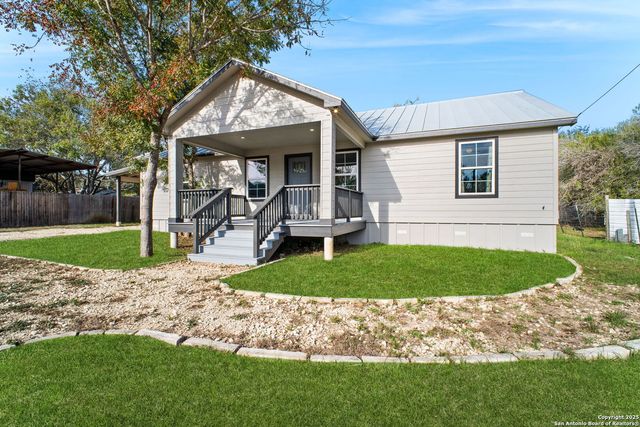 125 Broken Spur Drive, Bandera, TX 78003