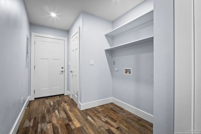 125 Broken Spur Drive, Bandera, TX 78003