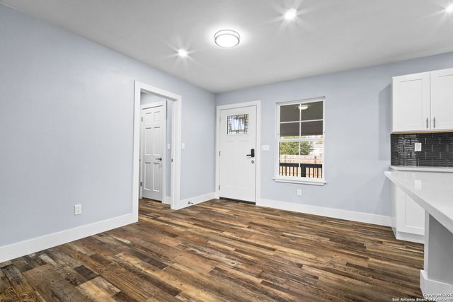 125 Broken Spur Drive, Bandera, TX 78003