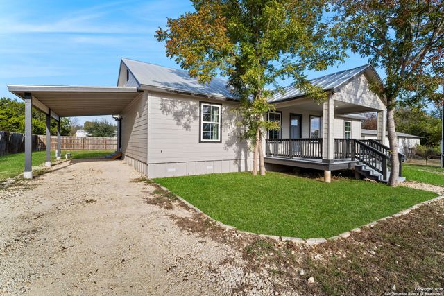 125 Broken Spur Drive, Bandera, TX 78003