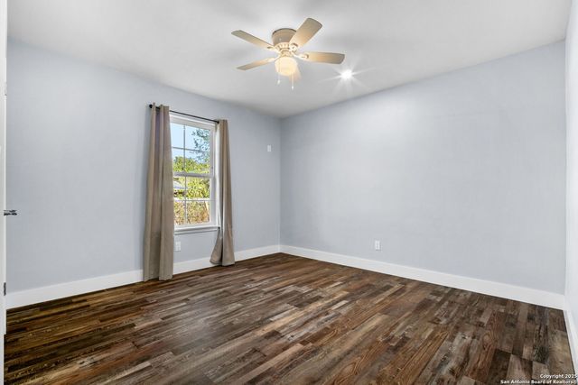 125 Broken Spur Drive, Bandera, TX 78003