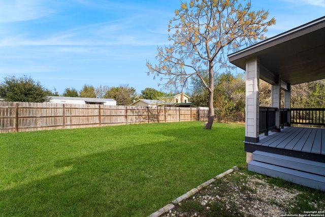 125 Broken Spur Drive, Bandera, TX 78003