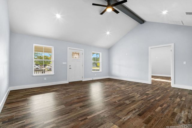 125 Broken Spur Drive, Bandera, TX 78003