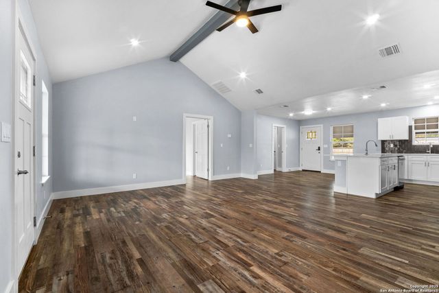 125 Broken Spur Drive, Bandera, TX 78003