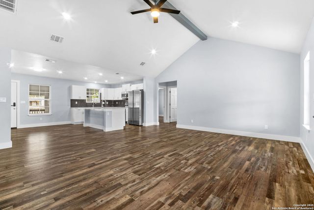 125 Broken Spur Drive, Bandera, TX 78003