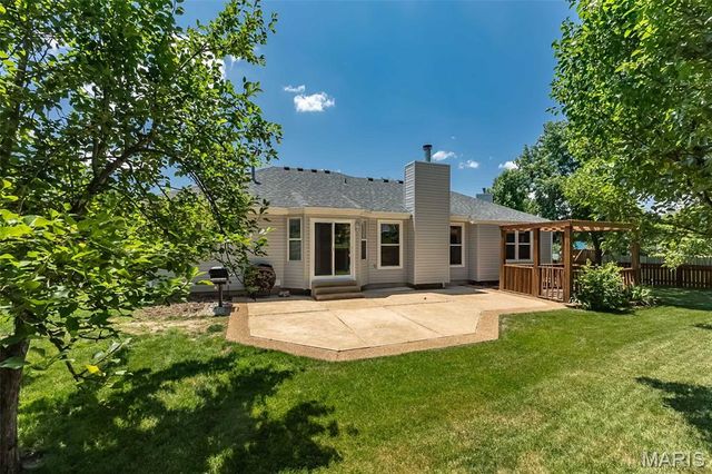 1600 Summerpoint Drive, Fenton, MO 63026