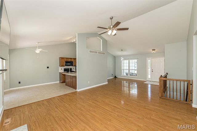1600 Summerpoint Drive, Fenton, MO 63026