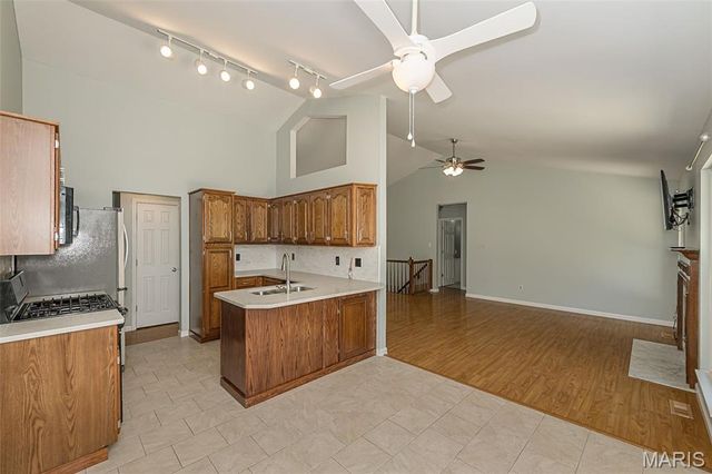 1600 Summerpoint Drive, Fenton, MO 63026
