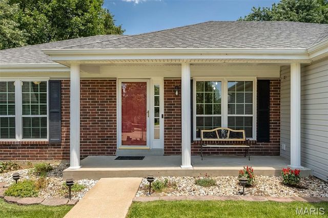 1600 Summerpoint Drive, Fenton, MO 63026