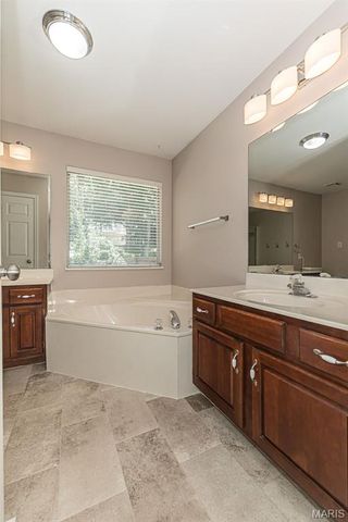1600 Summerpoint Drive, Fenton, MO 63026