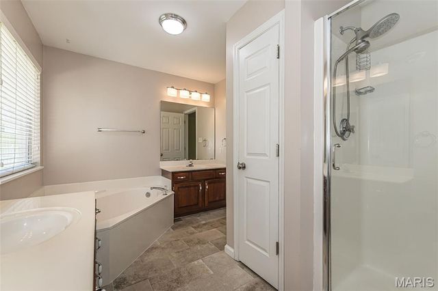 1600 Summerpoint Drive, Fenton, MO 63026