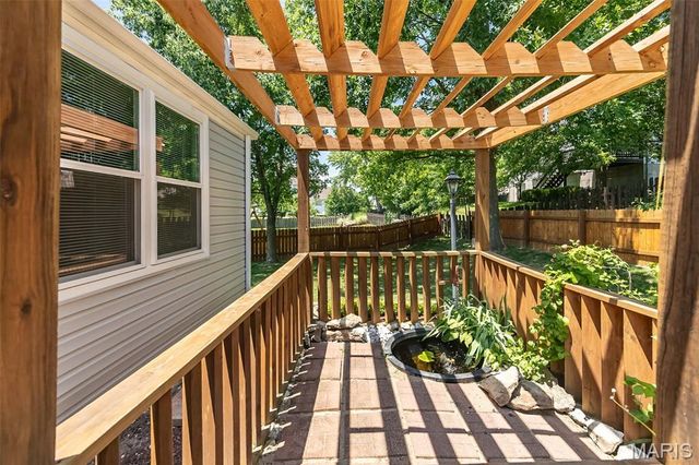 1600 Summerpoint Drive, Fenton, MO 63026