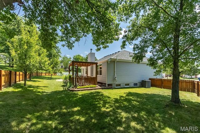 1600 Summerpoint Drive, Fenton, MO 63026