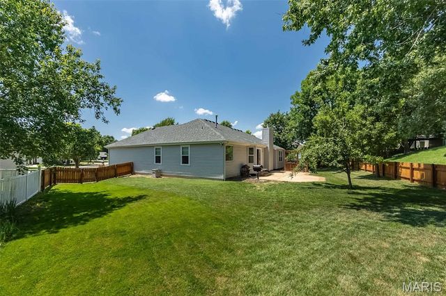1600 Summerpoint Drive, Fenton, MO 63026