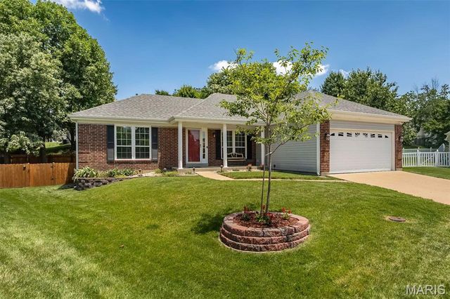 1600 Summerpoint Drive, Fenton, MO 63026