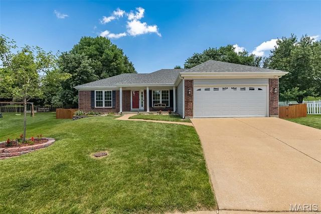 1600 Summerpoint Drive, Fenton, MO 63026