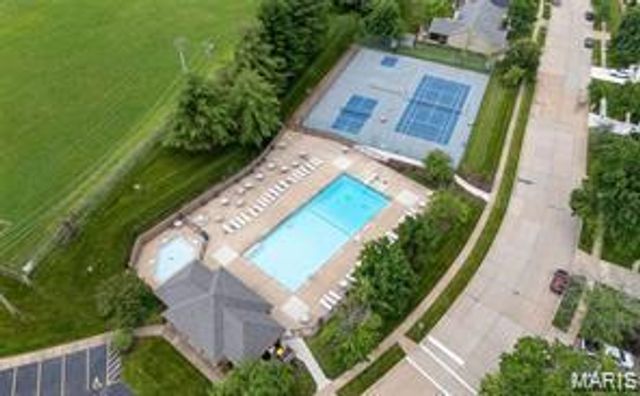 1600 Summerpoint Drive, Fenton, MO 63026
