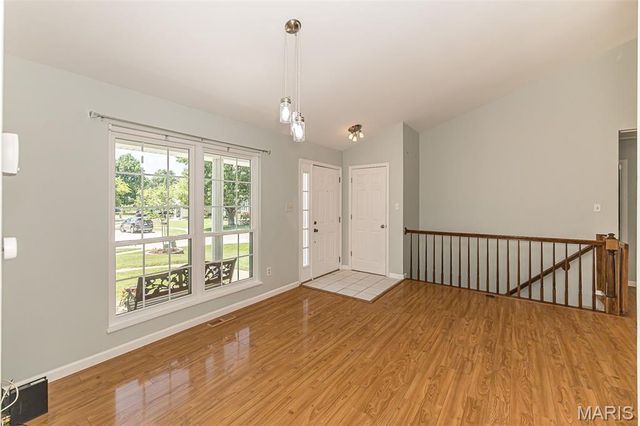 1600 Summerpoint Drive, Fenton, MO 63026