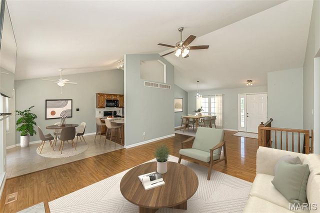 1600 Summerpoint Drive, Fenton, MO 63026