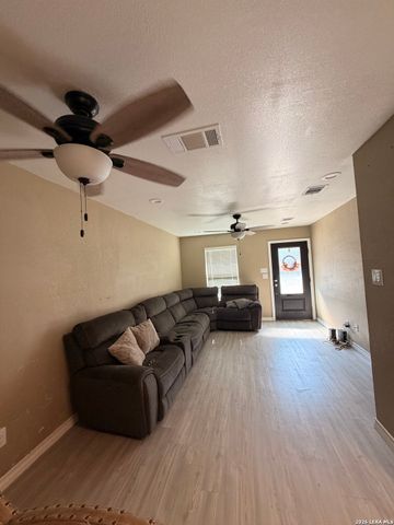 551 Westbend, San Antonio, TX 78227