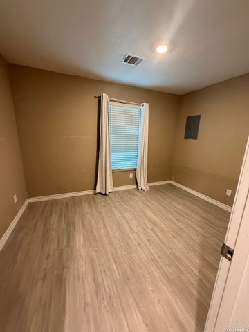 551 Westbend, San Antonio, TX 78227