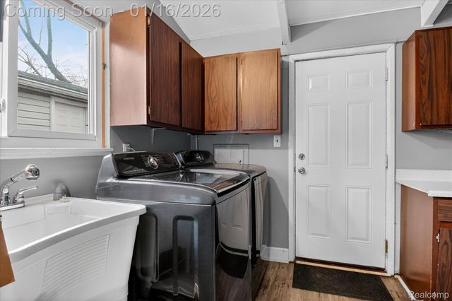 1307 S Carlson Street, Westland, MI 48186