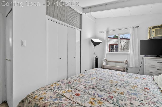 1307 S Carlson Street, Westland, MI 48186