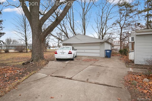 1307 S Carlson Street, Westland, MI 48186