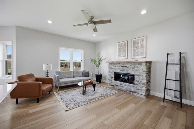 2416 Kestrel Drive SE, Cedar Rapids, IA 52403