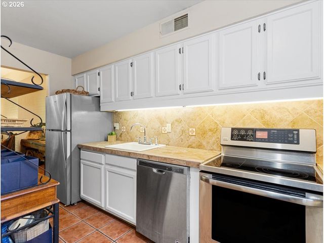 8512 Sw BRIGHTFIELD Cir, Tigard, OR 97223