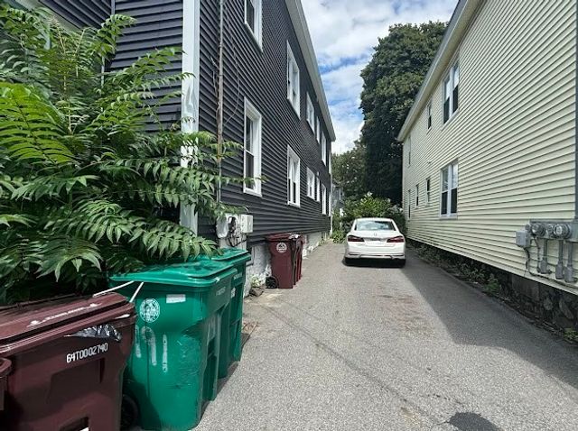191 W 6th St 3, Lowell, MA 01850