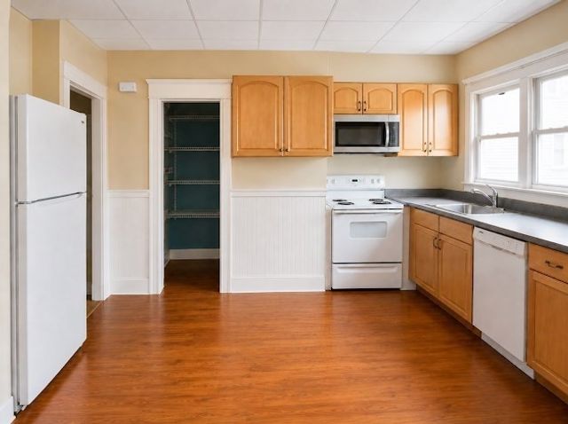 191 W 6th St 3, Lowell, MA 01850