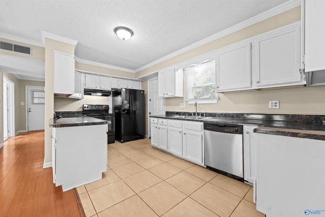 321 Hillside Road SW, Decatur, AL 35601