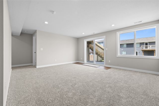 315 NW Lavelle Court, Waukee, IA 50263