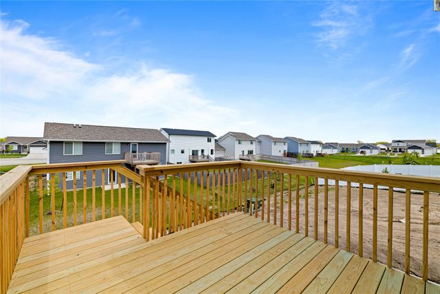 315 NW Lavelle Court, Waukee, IA 50263