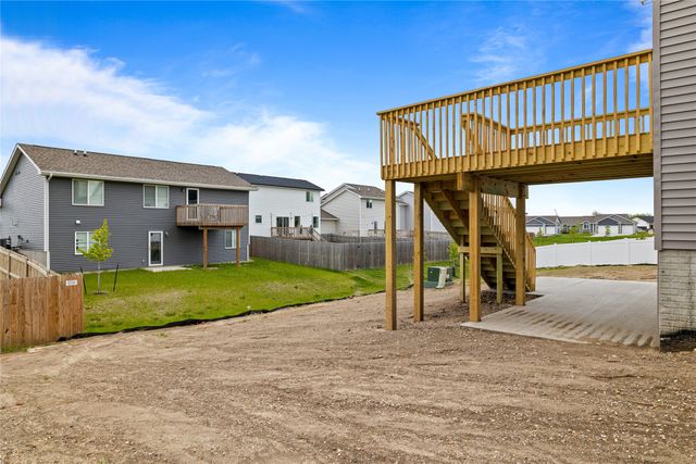 315 NW Lavelle Court, Waukee, IA 50263