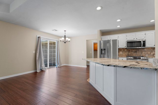 608 E 10th Street, Grove, OK 74344