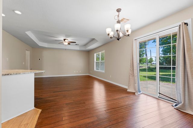 608 E 10th Street, Grove, OK 74344