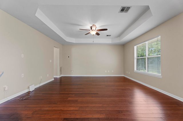 608 E 10th Street, Grove, OK 74344