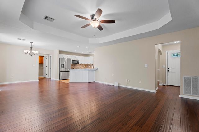 608 E 10th Street, Grove, OK 74344