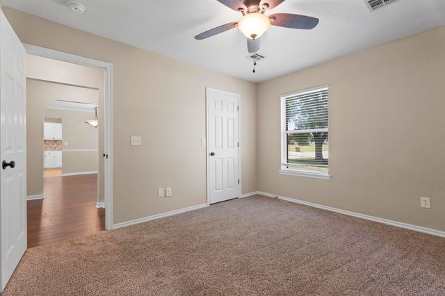 608 E 10th Street, Grove, OK 74344