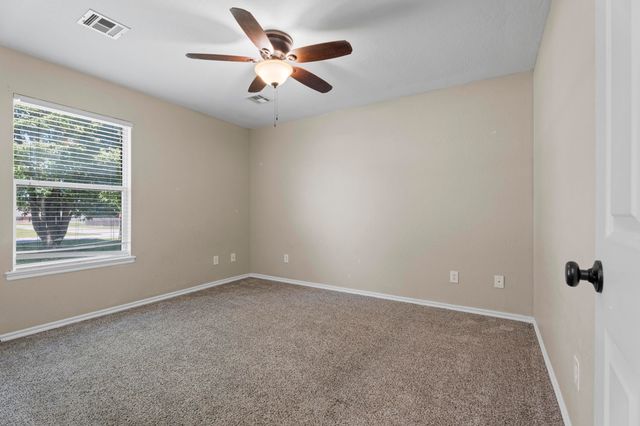 608 E 10th Street, Grove, OK 74344