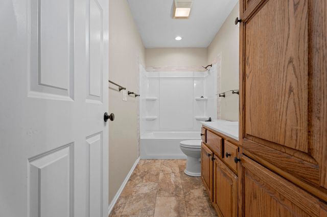 608 E 10th Street, Grove, OK 74344