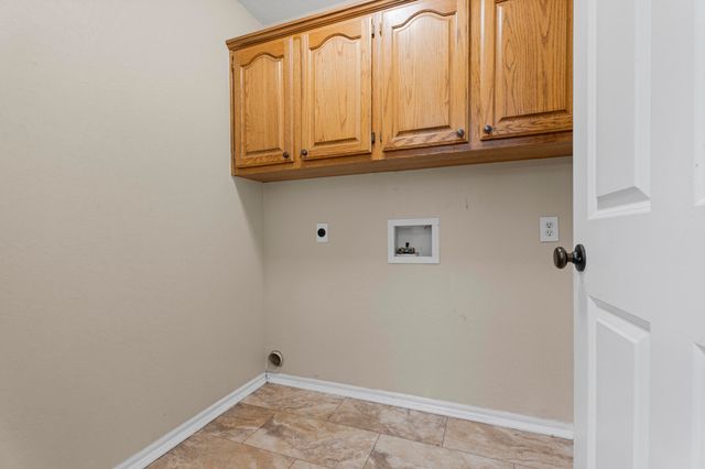 608 E 10th Street, Grove, OK 74344