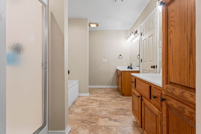 608 E 10th Street, Grove, OK 74344