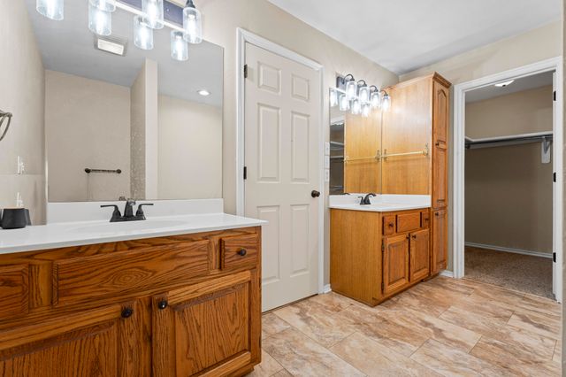 608 E 10th Street, Grove, OK 74344