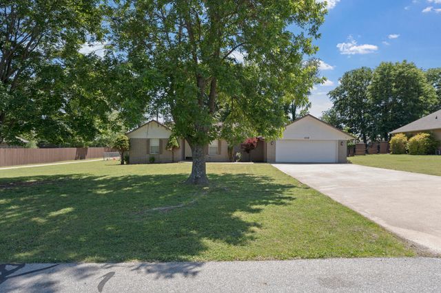 608 E 10th Street, Grove, OK 74344