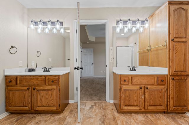 608 E 10th Street, Grove, OK 74344